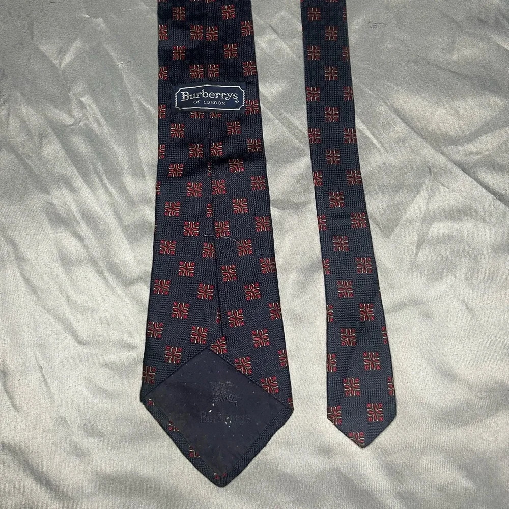 Men’s Burberry London Vintage Blue Red Geometric Silk Necktie Tie - Picture 2 of 4